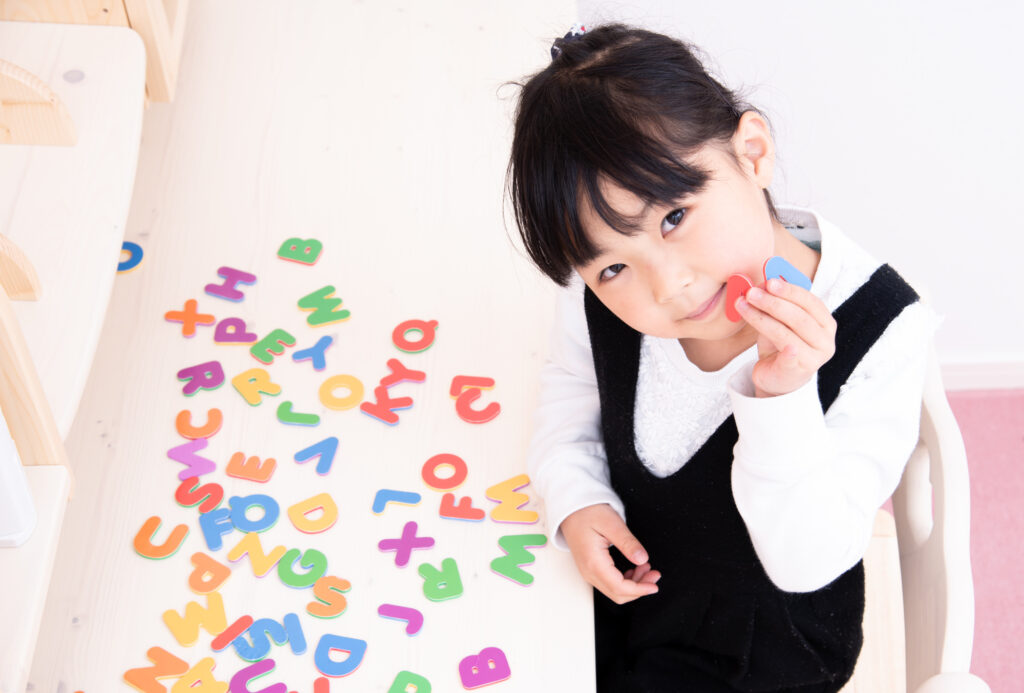 英語に親しみたい・苦手意識をなくしたい- 英検や留学に向けて準備したい
- 自分のペースでじっくり学びたいお子様におすすめ
